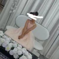 لباس رنگش تم صورتی داره مناسب ۸ ۹ ۱۰ سال بسته به