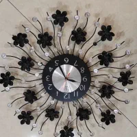 ساعت دیواری در حد نو