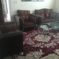 مبلمان راحتی دو نفره و تک همراه میز و عسلی