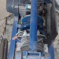 بالابر و ویترین و فنس و پنکه و ایینه و قفسه
