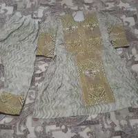 لباس کاملا سالم و کم استفاده شده