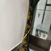 گل مصنوعی و گلدان شیشه ای