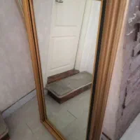 آینه با قاب چوبی