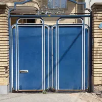 دروازه آهنی محکم با چارچوب و تاج مناسب باغ و حیاط|مصالح و تجهیزات ساختمان|سقز, |دیوار