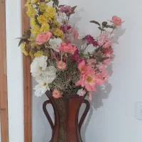 گلدون چوبی ارتفاع بلند وباچند شاخه گل