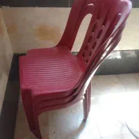 صندلی پلاستیکی قرمز
