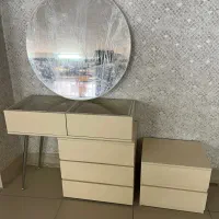 میز آرایش ۲ تیکه با آینه و پاتختی