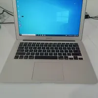 لپتاپ MacBook با ویندوز 10