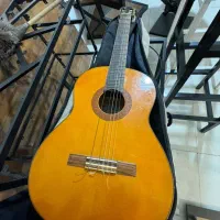 گیتار یاماها c70