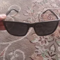 یک عدد عینک آفتابی