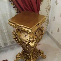 گلدان و پایه دکوری طلایی و سالم کاملا نو