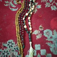 دوعددتسبیح سندلوس ویکی کهرباکهنه باقیمت مناسب
