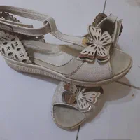 کفش سایز ۳۵تا ۳۸ هستن