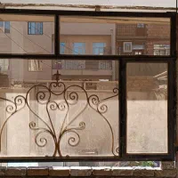 درب دروازه حیاط پنجره و روشویی کابینت دار