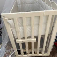 تخت کنار مادر