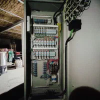 تابلو برق با لوازم برند داخلش