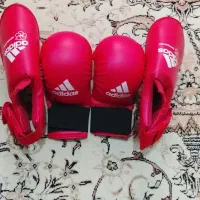 دستکش و رو پا و کمربند کاراته