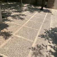 کارگر ساده کار در کارگاه بتنی