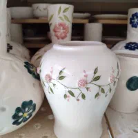 استخدام نیروی خانم جهت طراحی و نقاشی روی سرامیک|استخدام هنری و رسانه|مرند, |دیوار