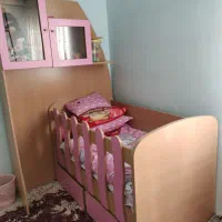 تخت کودک و ویترین