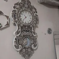 یک عدد ساعت دیواری سالم تمیز
