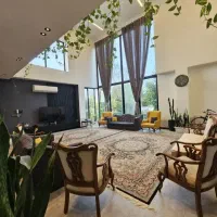 ویلا باغ۳۰۰متری باپنجره های قدی در لوکیشنی بی نظیر