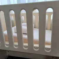 تخت خواب نوزاد همراه تشک رفلاکس