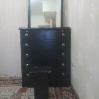 دروار و آینه و صندلی سالم