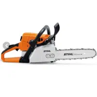 هرس درخت با اره زنجیری