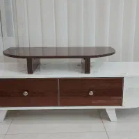 میزTV هایگلاس بسیار تمیز و نو