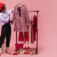 استخدام فروشنده لباس فروشی