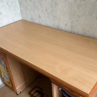 میز تحریر دست دوم اما تمیز|میز تحریر و کامپیوتر|پرند, فاز ۶|دیوار