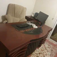 میز  مدیریتی  راما  رنگ زرشکی  در حد نو