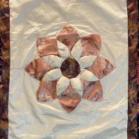 سرویس رو تختی ساتن ۵ تکه طرح برجسته کاملا نو|سرویس روتختی|شیراز, معالی‌آباد|دیوار