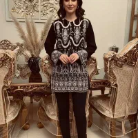 تعدادی لباس مانتو هودی پالتو حراج بعلت مهاجرت ۲۰۰