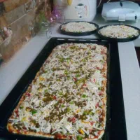 دیزی ، بزقرمه ، پیتزا سینی ۵ نفره ، دوغ محلی ۲۵۰cc