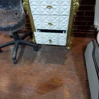 فروش صندلی وآینه ومیزناخن آرایشگاه|آرایشگاه و سالن‌های زیبایی|خرم‌آباد, |دیوار