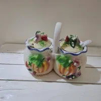 مجسمه و گلدان