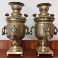 دو عدد سماور زغالی برنجی کلکسیونی یک لیتری