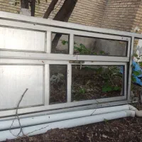 دو عدد درب آلومینیومی. و آبگرمکن ایستاده