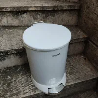 سطل زباله پدالی