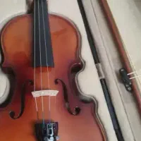 ویولن با کیف و آرشه و دفتر آموزشی