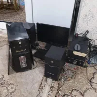 میز همراه با کامپیوتر  کیبورد دوعدد بلندیش