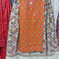 تعدادی لباس محلی در حد نو