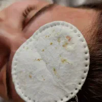 خدمات پاکسازی جوانسازی و فشیال صورت و کفسابی پا