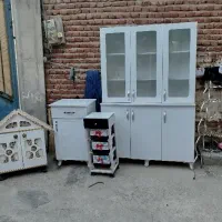 تعدادی لوازم آشپزخانه بفروش میرسد