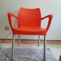 صندلی پلاستیکی ناصرپلاستیک نارنجی دست دوم در حد نو