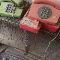 باسلام تعداد ی تلفن قدیمی موجود است
