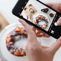 نیازمند عکاس با گوشی یا دوربین