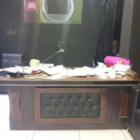فروش فوری میز ومبل اداری ودکور به علت تغییر شغل